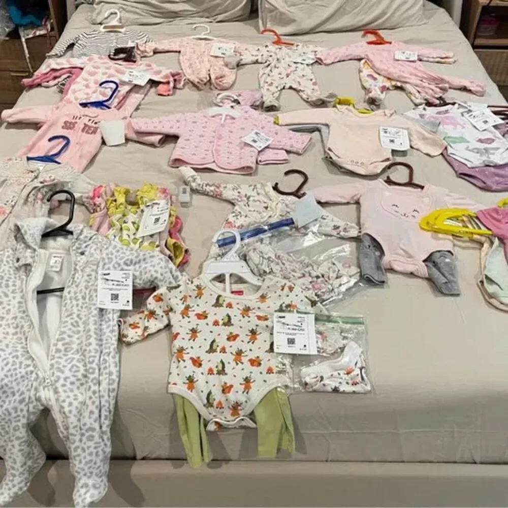 50 pc Baby Girl Clothes Bundle lot Newborn to 3m (Carter's, Cloud Island,Babyhug